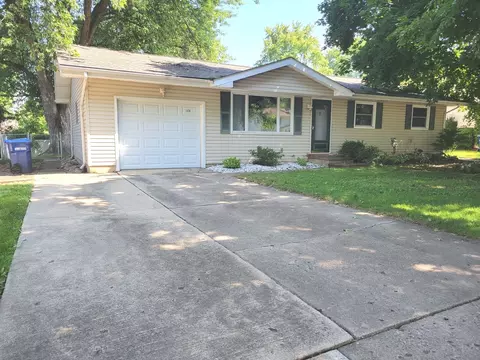 1528 Jobe Ave, Saint Charles, IL 60174
