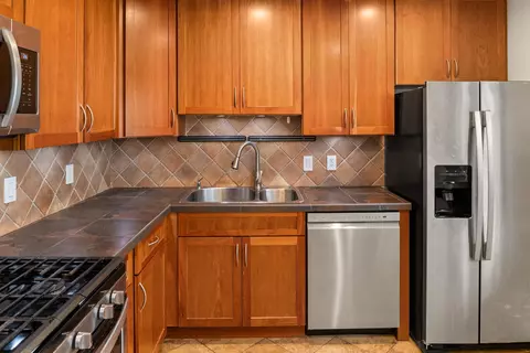 Kitchen - 1575 Sandpebble Dr #217, Wheeling, IL 60090 photo 2 of 3