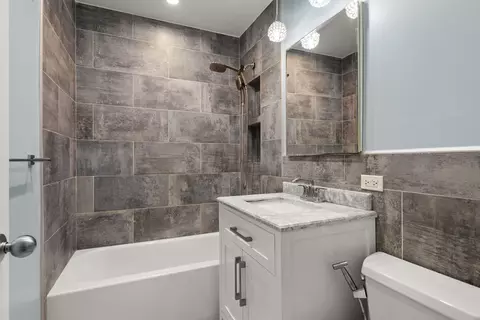 Bath - 1575 Sandpebble Dr #217, Wheeling, IL 60090 photo 2 of 2