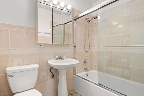 Bath - 1575 Sandpebble Dr #217, Wheeling, IL 60090 photo 1 of 2