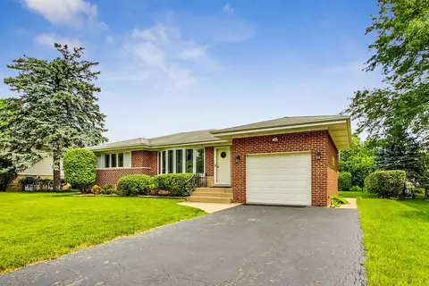 917 N Wilshire Ln, Arlington Heights, IL 60004