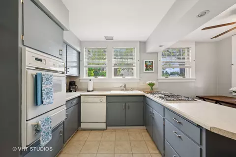 Kitchen - 352 N Worth Ave, Elgin, IL 60123 photo 1 of 3