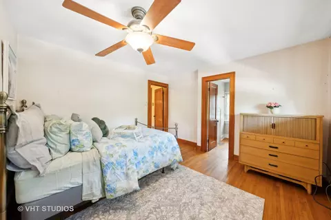 Bedroom - 352 N Worth Ave, Elgin, IL 60123 photo 3 of 5
