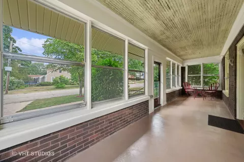 Exterior - 352 N Worth Ave, Elgin, IL 60123 photo 3 of 7