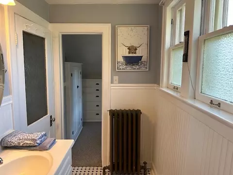 Bath - 352 N Worth Ave, Elgin, IL 60123 photo 1 of 2