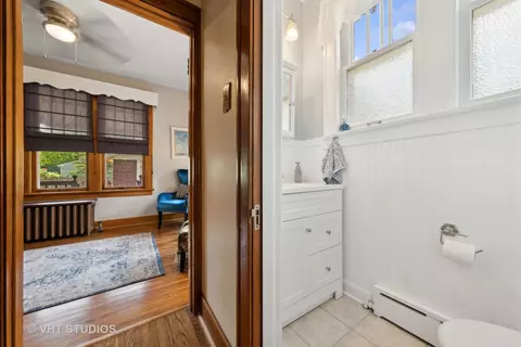 Entry Way - 352 N Worth Ave, Elgin, IL 60123 photo 1 of 2