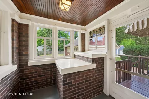 Exterior - 352 N Worth Ave, Elgin, IL 60123 photo 5 of 7