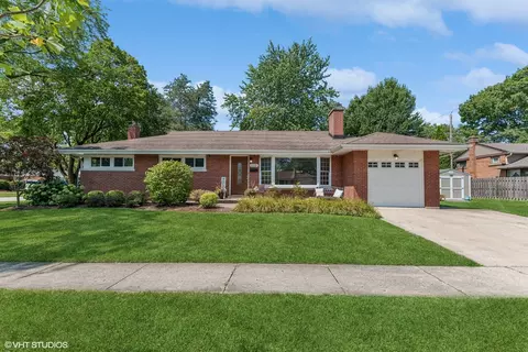 900 W Milburn Ave, Mount Prospect, IL 60056