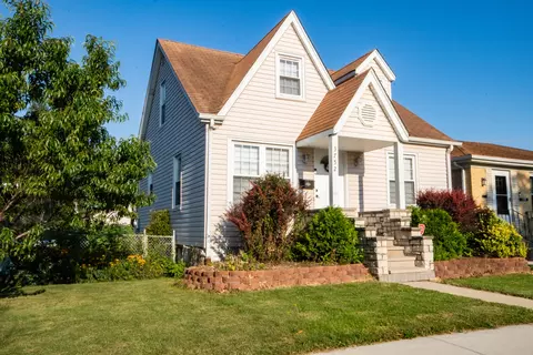 3752 N Oriole Ave, Chicago, IL 60634