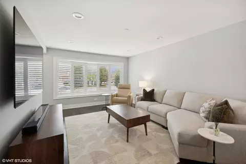 7105 W 63rd Pl, Chicago, IL 60638 photo 2