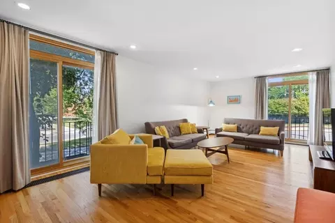 1351 E 55th Pl, Chicago, IL 60637 photo 2