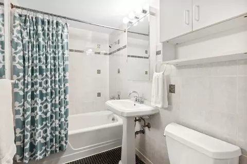 1351 E 55th Pl, Chicago, IL 60637 photo 14
