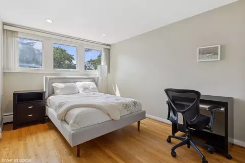 1351 E 55th Pl, Chicago, IL 60637 photo 13