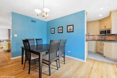 1351 E 55th Pl, Chicago, IL 60637 photo 4