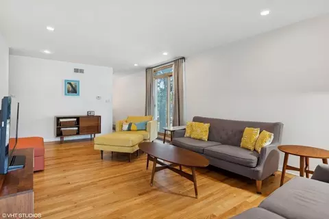 1351 E 55th Pl, Chicago, IL 60637 photo 3