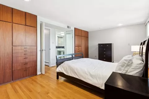 1351 E 55th Pl, Chicago, IL 60637 photo 11