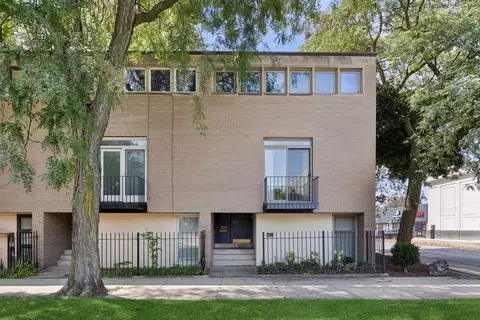 1351 E 55th Pl, Chicago, IL 60637