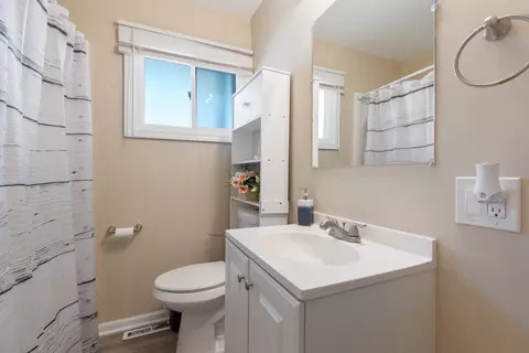 396 Mcclure Ave, Elgin, IL 60123 photo 7