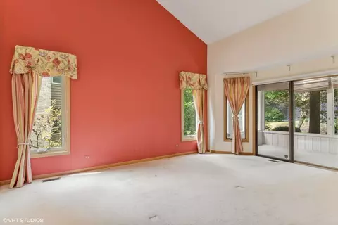 Living - 2736 Downing Ct, Aurora, IL 60502 photo 2 of 3