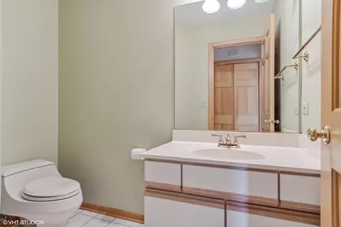 Bath - 2736 Downing Ct, Aurora, IL 60502 photo 3 of 4