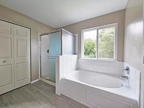 Bath - 28847 Pilgrims Pass, Lakemoor, IL 60051 photo 3 of 5