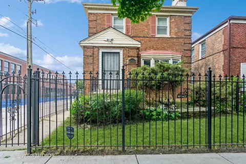 10642 S Eberhart Ave, Chicago, IL 60628 photo 1