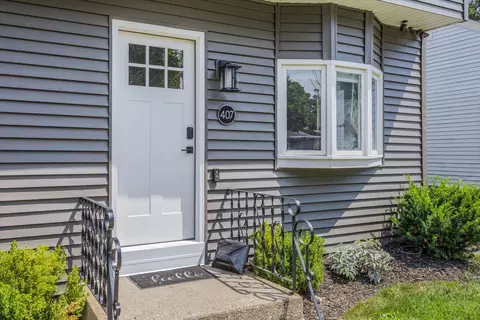 407 Sheldon Ave, Aurora, IL 60506 photo 4