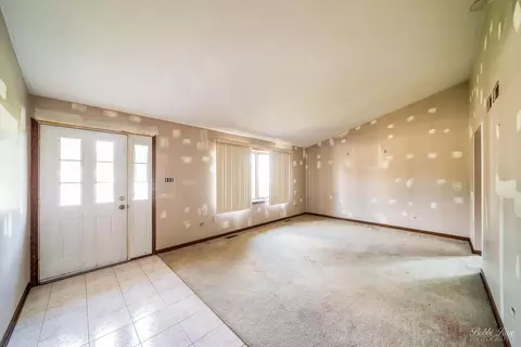 Living - 1917 Cumberland Dr, Plainfield, IL 60586 photo 2 of 4