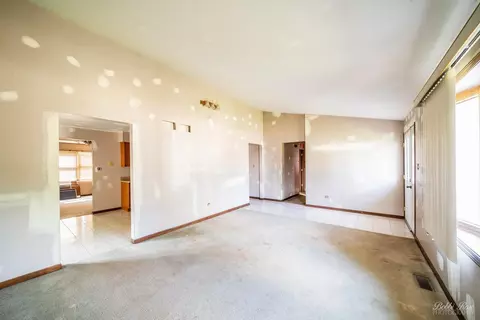 Living - 1917 Cumberland Dr, Plainfield, IL 60586 photo 3 of 4