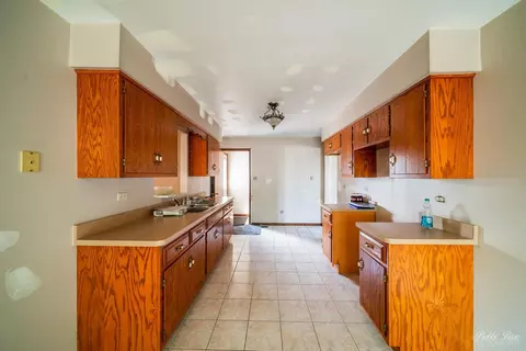 Kitchen - 1917 Cumberland Dr, Plainfield, IL 60586 photo 2 of 2