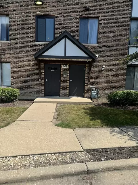 207 Gregory St #5, Aurora, IL 60504 photo 2