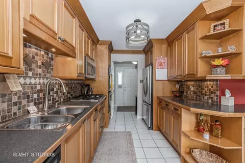 Kitchen - 15205 Pine Dr, Oak Forest, IL 60452 photo 4 of 4