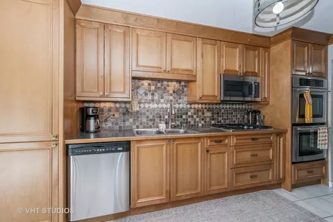 Kitchen - 15205 Pine Dr, Oak Forest, IL 60452 photo 2 of 4