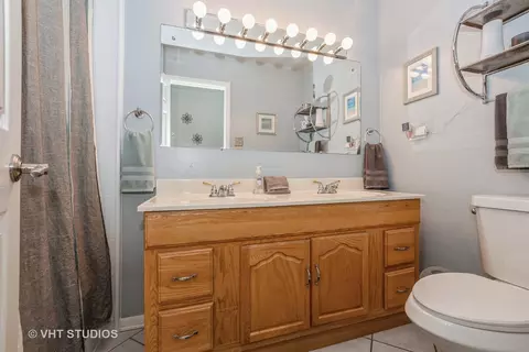 Bath - 15205 Pine Dr, Oak Forest, IL 60452 photo 2 of 2