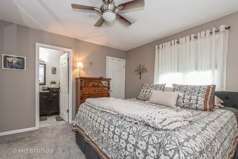 Bedroom - 15205 Pine Dr, Oak Forest, IL 60452 photo 1 of 4