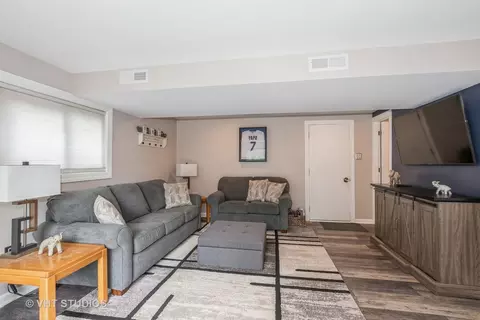 Living - 15205 Pine Dr, Oak Forest, IL 60452 photo 3 of 3