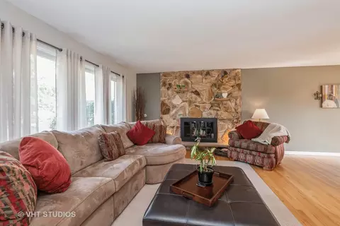 Living - 15205 Pine Dr, Oak Forest, IL 60452 photo 1 of 3