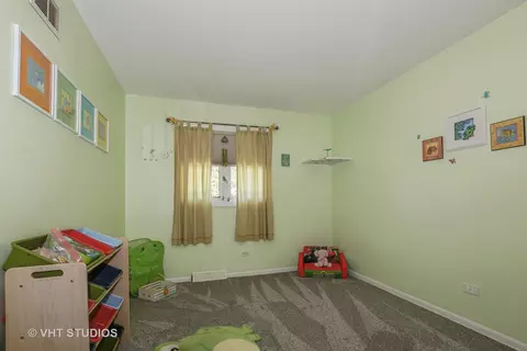 Bedroom - 15205 Pine Dr, Oak Forest, IL 60452 photo 2 of 4