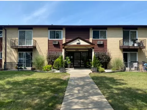 9588 N Terrace Pl #1D, Des Plaines, IL 60016