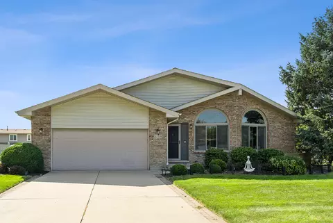 20508 S Hunter Dr, Frankfort, IL 60423