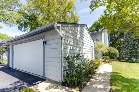821 Hughes Pl, Vernon Hills, IL 60061