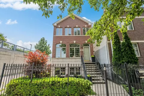 1800 N Washtenaw Ave, Chicago, IL 60647