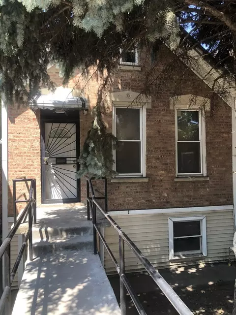 2416 S Bell Ave, Chicago, IL 60608