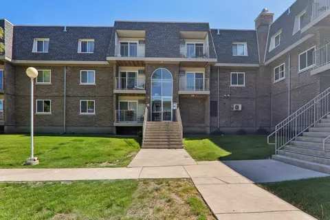 823 Mcintosh Ct #202, Prospect Heights, IL 60070