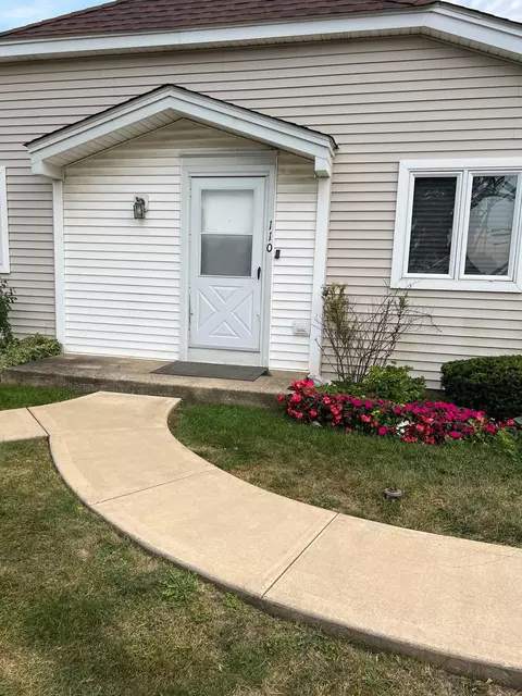 110 Inverrary Ln #A, Deerfield, IL 60015