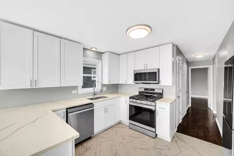 Kitchen - 11619 S Elizabeth St, Chicago, IL 60643 photo 1 of 3
