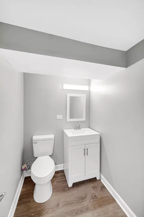 Bath - 11619 S Elizabeth St, Chicago, IL 60643 photo 4 of 4