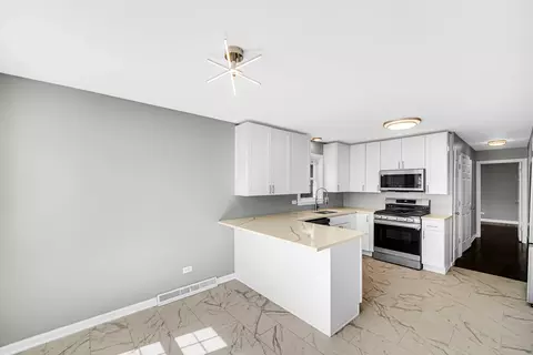 Kitchen - 11619 S Elizabeth St, Chicago, IL 60643 photo 2 of 3