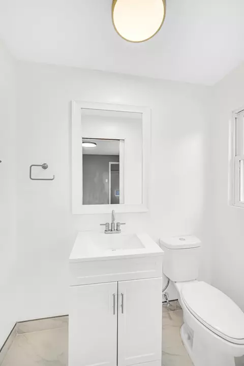 Bath - 11619 S Elizabeth St, Chicago, IL 60643 photo 1 of 4