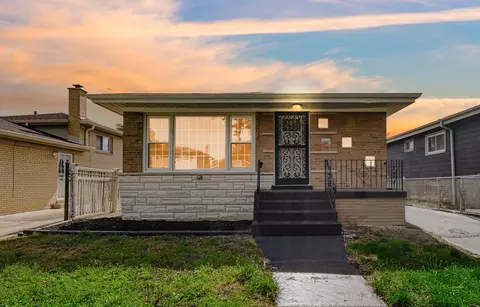 Exterior - 11619 S Elizabeth St, Chicago, IL 60643 photo 4 of 4